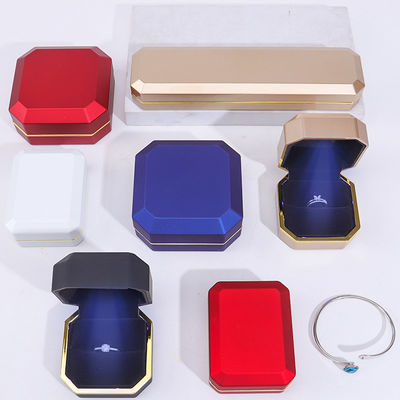 acheter Coffret d'emballage de bijoux mat exquis et personnalisable Intérieur en velours doux avec lumière LED online manufacture