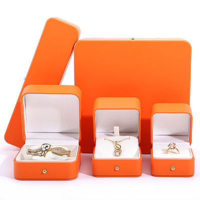 Organiseur de bijoux de voyage en cuir et velours personnalisé pour boucles d'oreilles en anneau de collier