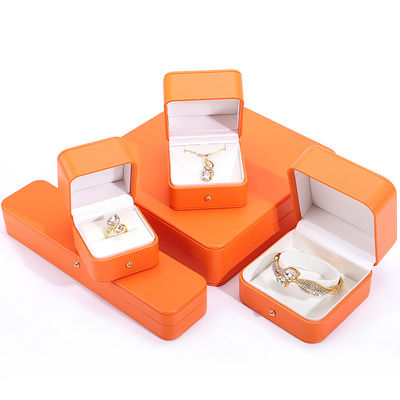 Organiseur de bijoux de voyage en cuir et velours personnalisé pour boucles d'oreilles en anneau de collier