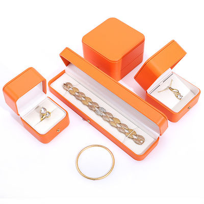 Organiseur de bijoux de voyage en cuir et velours personnalisé pour boucles d'oreilles en anneau de collier