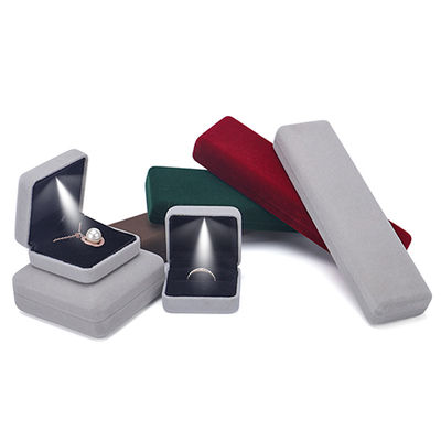 Boîte à bijoux en caoutchouc brun de luxe en relief de Hanhong Boîte à bague personnalisée avec lumière