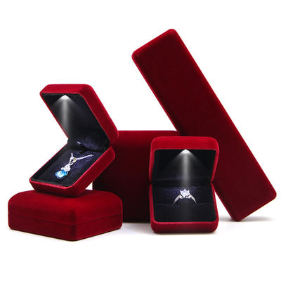 Boîte à bijoux en velours à LED avec logo personnalisé Hanhong en relief Luxe Boîte à bague à lumière blanche