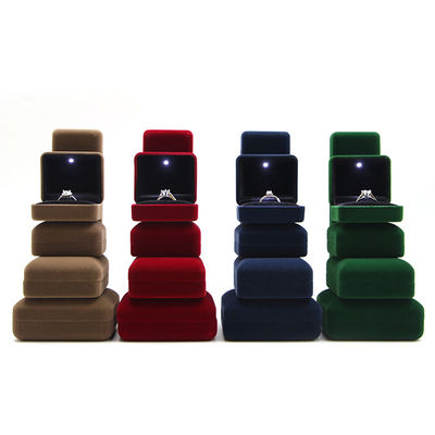 Boîte à bijoux en velours de taille personnalisée pour ranger et protéger votre collection de bijoux