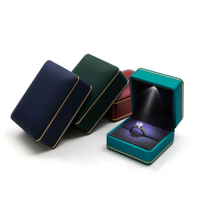 acheter Logo personnalisé Impression à écran de soie LED vert foncé Box de bijoux pour bagues de luxe online manufacture