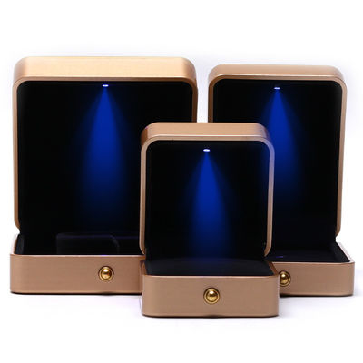 acheter Boîte à bijoux LED de luxe faite à la main pour la bague de collier carré peinte à la pulvérisation en plastique sur mesure online manufacture