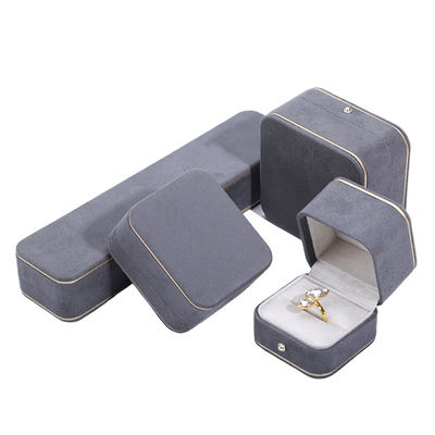 Boîte de bijoux personnalisée carrée pour la collection de boucles d'oreilles à collier artisanale