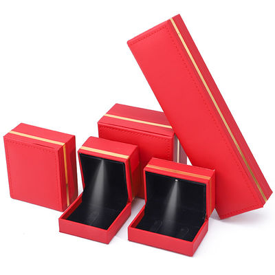 Le dernier style Han Hong Bracelet Light Deluxe avec boucles d'oreilles grises et boîte de bijoux rouge