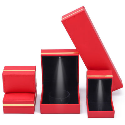 Le dernier style Han Hong Bracelet Light Deluxe avec boucles d'oreilles grises et boîte de bijoux rouge