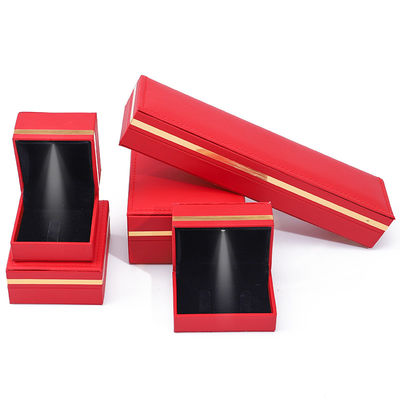 Le dernier style Han Hong Bracelet Light Deluxe avec boucles d'oreilles grises et boîte de bijoux rouge