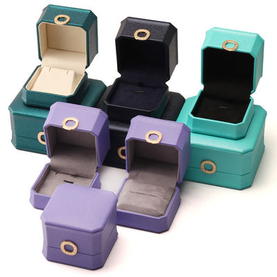 acheter Boîte à anneaux de collier carré avec métal Boîte à bijoux en cuir de luxe Hanhong PU Emballage en cuir online manufacture