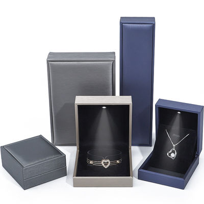 Pinceau de finition en cuir en PU LED Box de stockage de bijoux de plusieurs couleurs