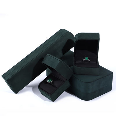 Un paquet de bijoux en cuir en microfibre verte pour boucles d'oreilles et anneaux de Hanhong