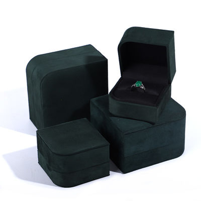 Un paquet de bijoux en cuir en microfibre verte pour boucles d'oreilles et anneaux de Hanhong