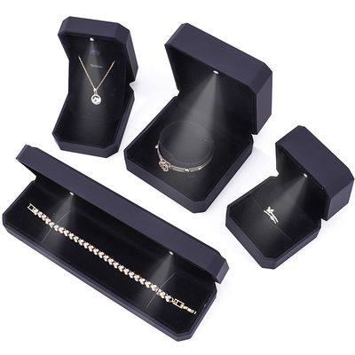 Le plus récent logo personnalisé LED Jeu de bijoux boîte d'affichage pour les anneaux colliers Bracelets et boucles d'oreilles