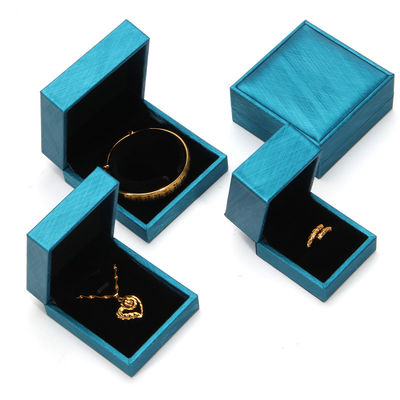acheter Logo personnalisé imprimé boîte à bagues Hanhong 2022 Noir revêtement en cuir en PU ensemble de bijoux online manufacture