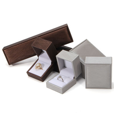 Logo personnalisé imprimé boîte à bagues Hanhong 2022 Noir revêtement en cuir en PU ensemble de bijoux