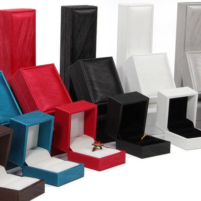 Logo personnalisé imprimé boîte à bagues Hanhong 2022 Noir revêtement en cuir en PU ensemble de bijoux