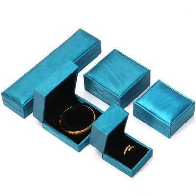 Logo personnalisé imprimé boîte à bagues Hanhong 2022 Noir revêtement en cuir en PU ensemble de bijoux
