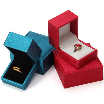 Logo personnalisé imprimé boîte à bagues Hanhong 2022 Noir revêtement en cuir en PU ensemble de bijoux
