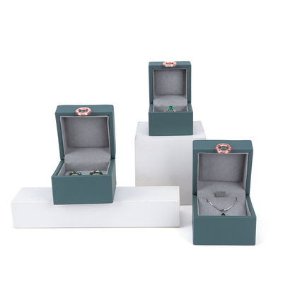 Paquet de bijoux Hanhong Four-Leaf Clover Luxe Boîte à bagues en cuir en PU avec logo personnalisé