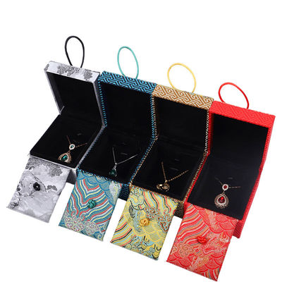 Boîtes à bijoux en velours faites à la main Matériau Collier rouge de style chinois Boîte de rangement