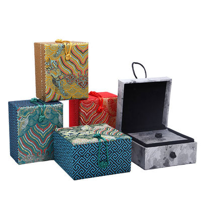 Boîte à emballage de bijoux pour bracelet style collier classique Boîte de stockage de pendentif 11*11*6,5 cm