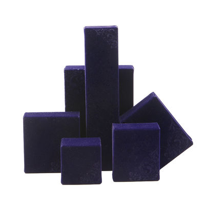 Boîte à emballage de bijoux bleus en relief pour mon collier de velours et mon anneau bleu