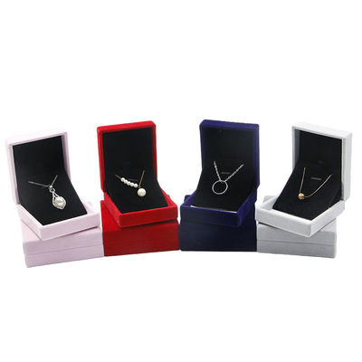 Boîte à emballage de bijoux bleus en relief pour mon collier de velours et mon anneau bleu