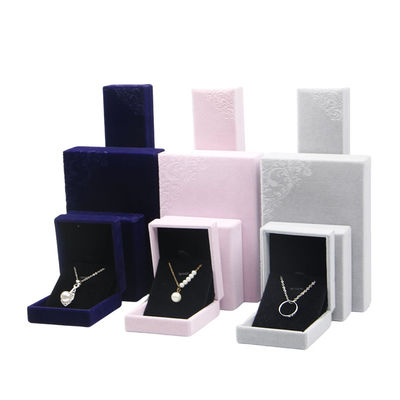 Boîte à emballage de bijoux bleus en relief pour mon collier de velours et mon anneau bleu