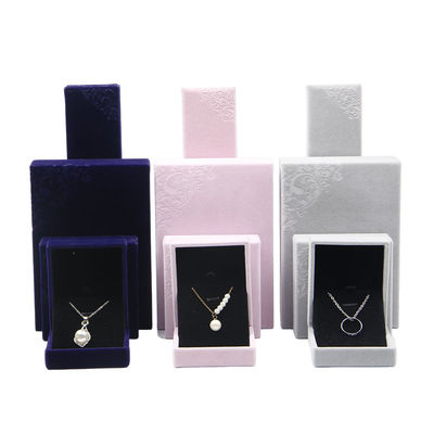 Boîte à emballage de bijoux bleus en relief pour mon collier de velours et mon anneau bleu