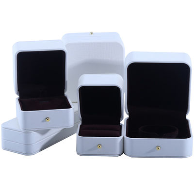 acheter Boîte blanche en cuir en PU pour les bijoux et les boucles d'oreilles de collier de mariage 9.5*9.5*6cm online manufacture
