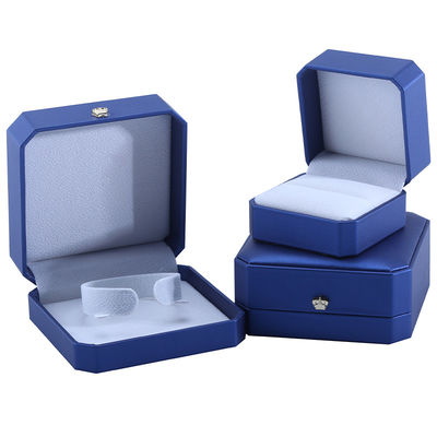 Boîte de rangement de bijoux en forme de couronne personnalisée en cuir bleu PU pour bagues et accessoires