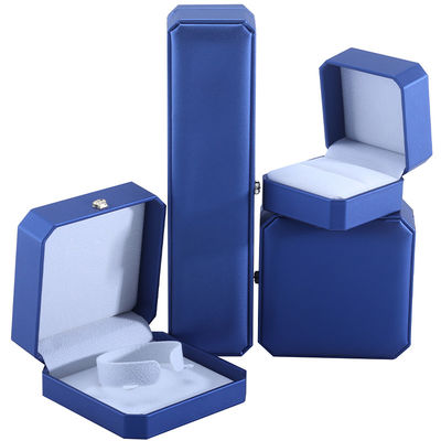 Boîte de rangement de bijoux en forme de couronne personnalisée en cuir bleu PU pour bagues et accessoires