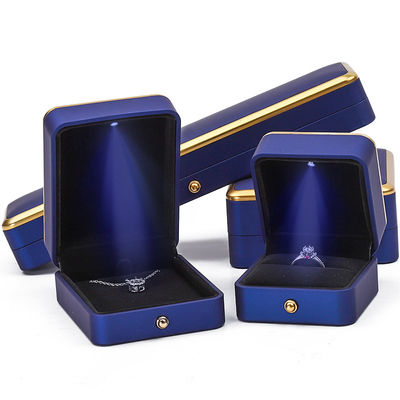 acheter Bracelet Collier Boucles d'oreilles Bague Coffret de bijoux avec matériau écologique et lumière LED online manufacture