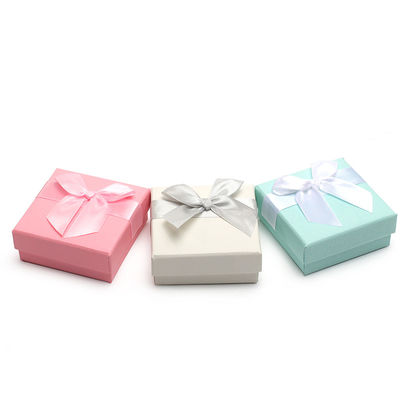 Logo personnalisé de luxe Petit carton bijoux de stockage Boîte de papier d'emballage Matériau de velours