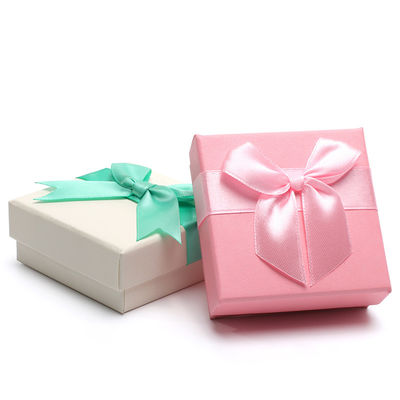 Logo personnalisé de luxe Petit carton bijoux de stockage Boîte de papier d'emballage Matériau de velours