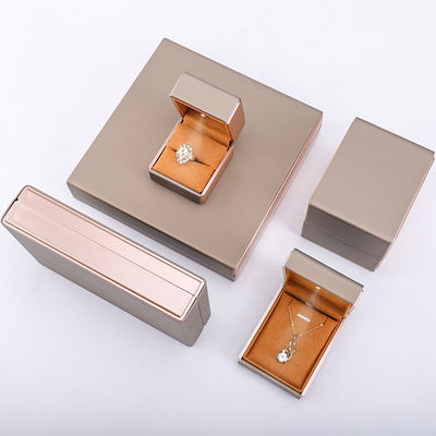 Boîte à bijoux LED en cuir en PU, boîte à bijoux de luxe