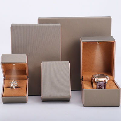 Boîte à bijoux LED en cuir en PU, boîte à bijoux de luxe