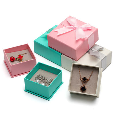 Hanhong Logo personnalisé Joaillerie Package pour les filles Boucles d'oreilles en papier de couleur mini Boîte cadeau de velours