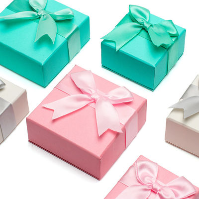 Hanhong Logo personnalisé Joaillerie Package pour les filles Boucles d'oreilles en papier de couleur mini Boîte cadeau de velours