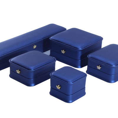 Logo personnalisé PU Design de la couronne de cuir Jewelry Box Set pour le bracelet bleu Collier Ring