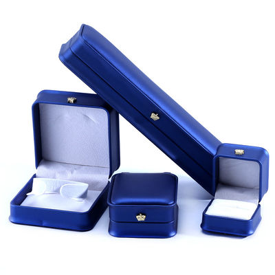 Logo personnalisé PU Design de la couronne de cuir Jewelry Box Set pour le bracelet bleu Collier Ring