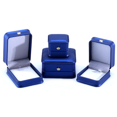 Logo personnalisé PU Design de la couronne de cuir Jewelry Box Set pour le bracelet bleu Collier Ring