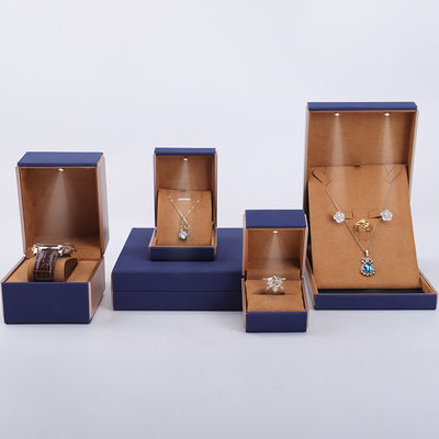 19x19x4cm Blue Velvet PU Leather Jewelry Gift Box avec lumière LED et revêtement en velours