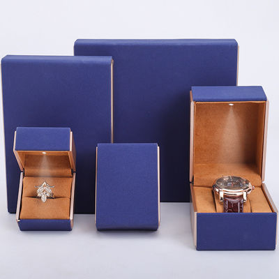 19x19x4cm Blue Velvet PU Leather Jewelry Gift Box avec lumière LED et revêtement en velours