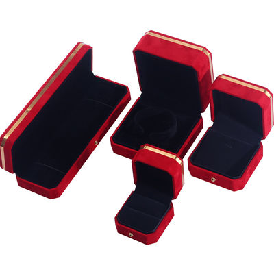 Fabrication en gros Collier Ringe Jeux Ensemble Boîte d'emballage Boîte cadeau de bijoux Logo personnalisé rouge Velours de bijoux Boîte avec bordure dorée