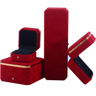 Fabrication en gros Collier Ringe Jeux Ensemble Boîte d'emballage Boîte cadeau de bijoux Logo personnalisé rouge Velours de bijoux Boîte avec bordure dorée