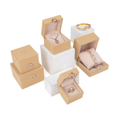 Logo d'estampage à chaud personnalisé Four-Leaf Clover PU Box de bijoux en cuir pour les bagues de taille personnalisée