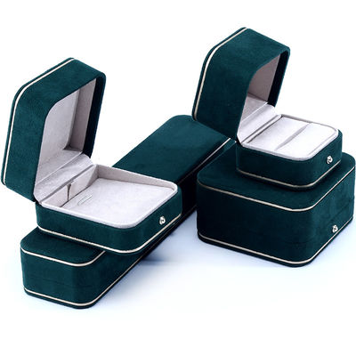 Taille personnalisée et logo personnalisé Boîte de bijoux en velours vert pour bracelet Collier Ring