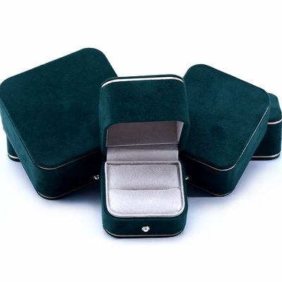 Taille personnalisée et logo personnalisé Boîte de bijoux en velours vert pour bracelet Collier Ring